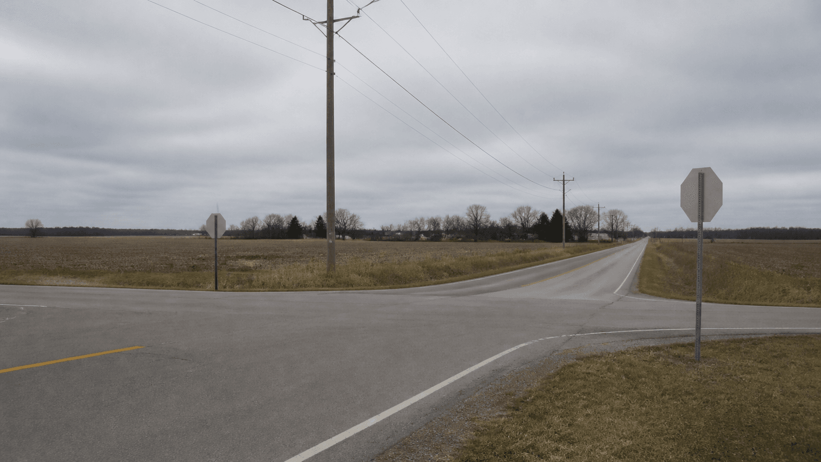 County-road intersection scenery representing the crash location at County Road 20 and County Road 35 in Elkhart County, Indiana.