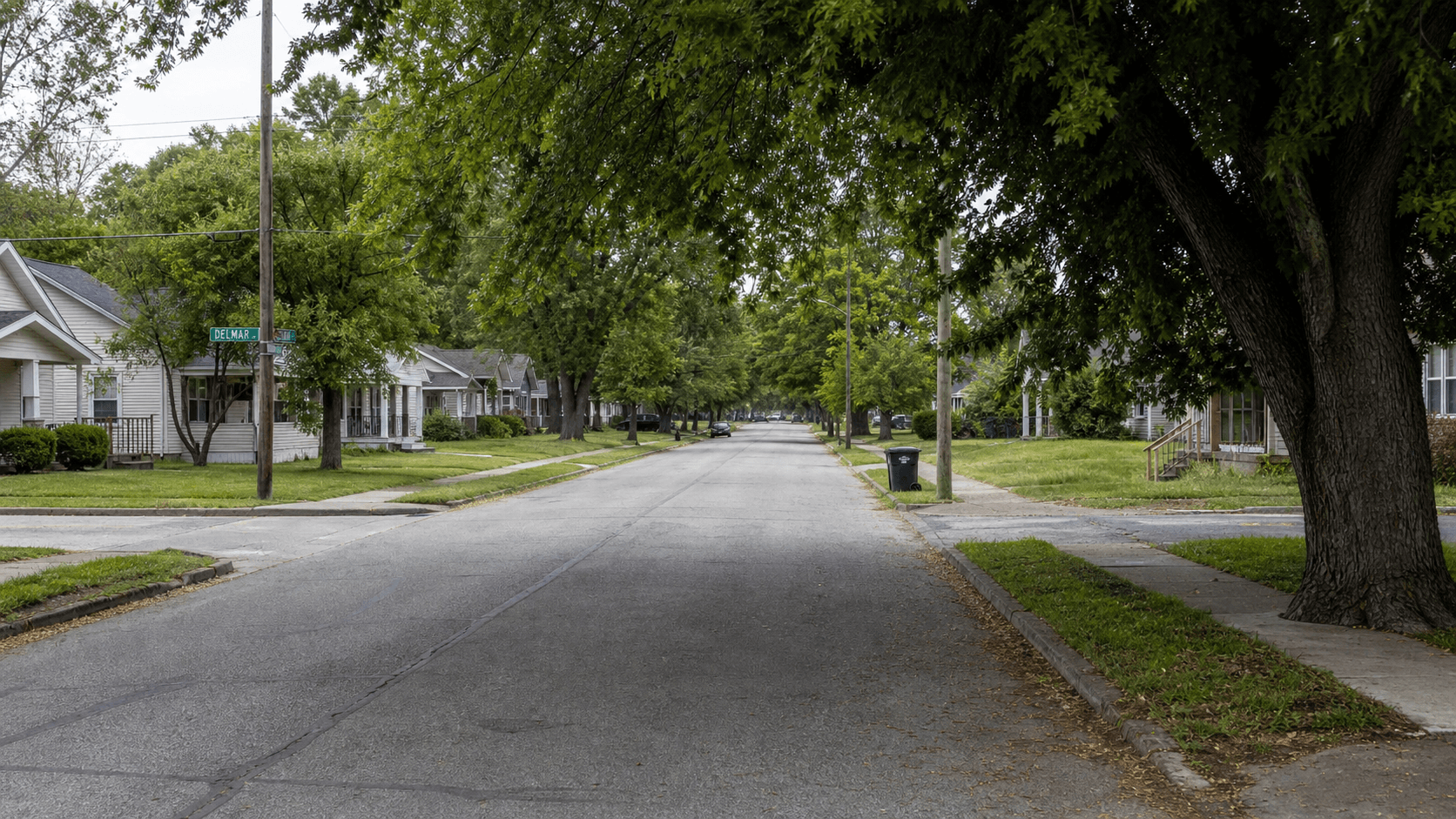 Calle residencial en Evansville, Indiana, que representa la zona de Delmar Avenue donde se reportó un tiroteo mortal.