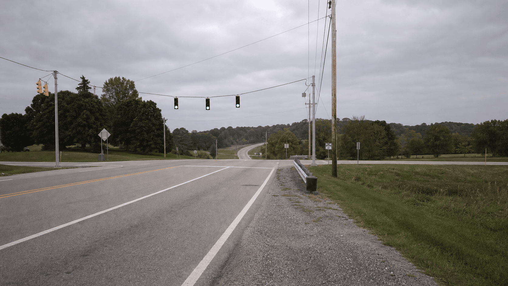 Área de la intersección de U.S. Highway 150 y Lawrence Banet Road en Floyd County, donde se investiga un choque mortal.