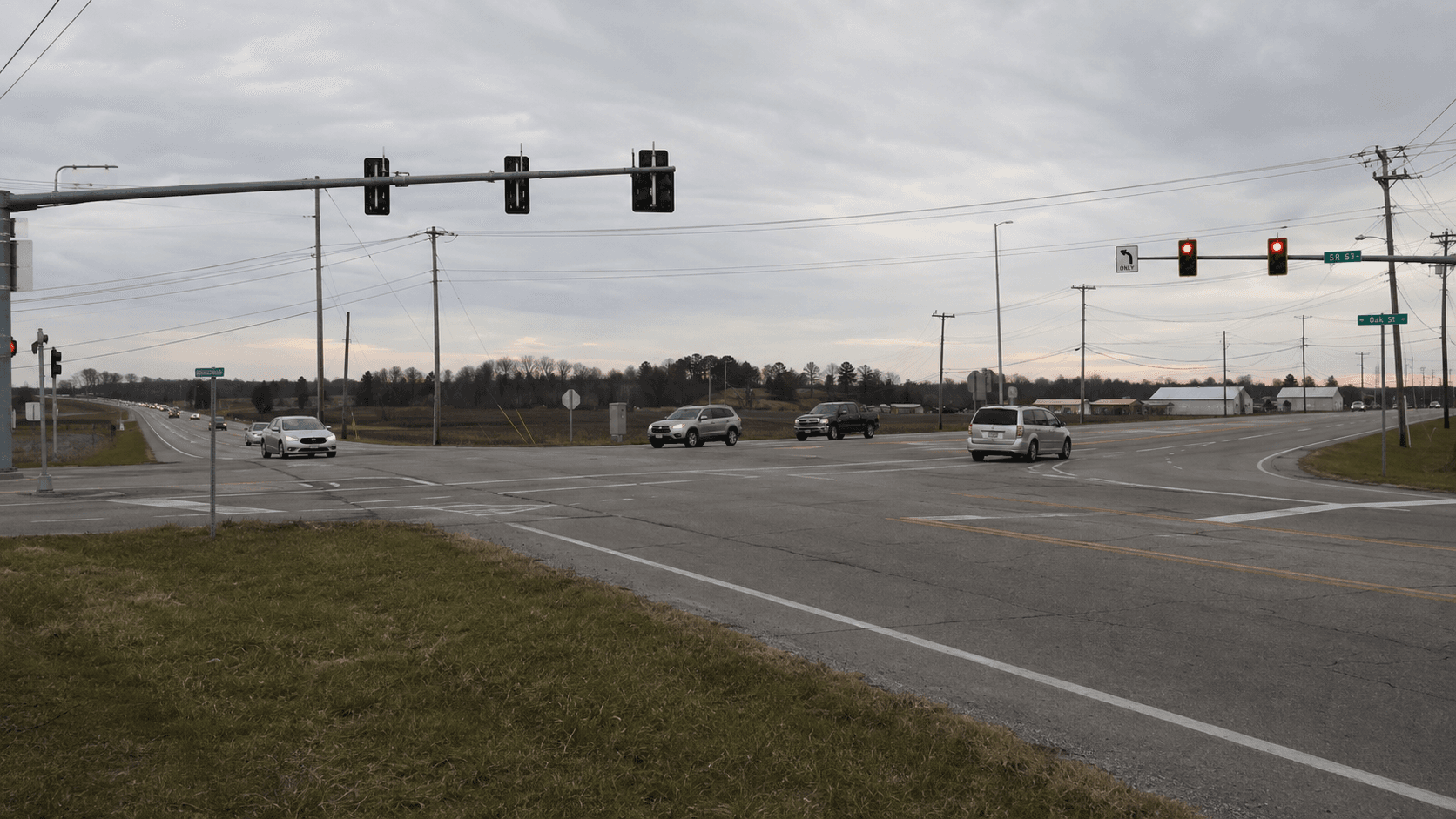 Signalized intersection of U.S. Highway 41 and County Road 100 North in Patoka Township, where a Gibson County rear-end crash was reported.