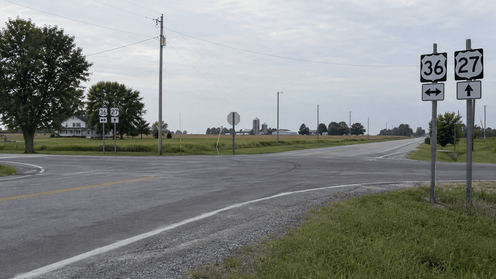 Intersección de US 36 y US 27 cerca de Lynn, en Randolph County, donde el alguacil municipal Bradley Fisher murió durante una persecución vehicular.