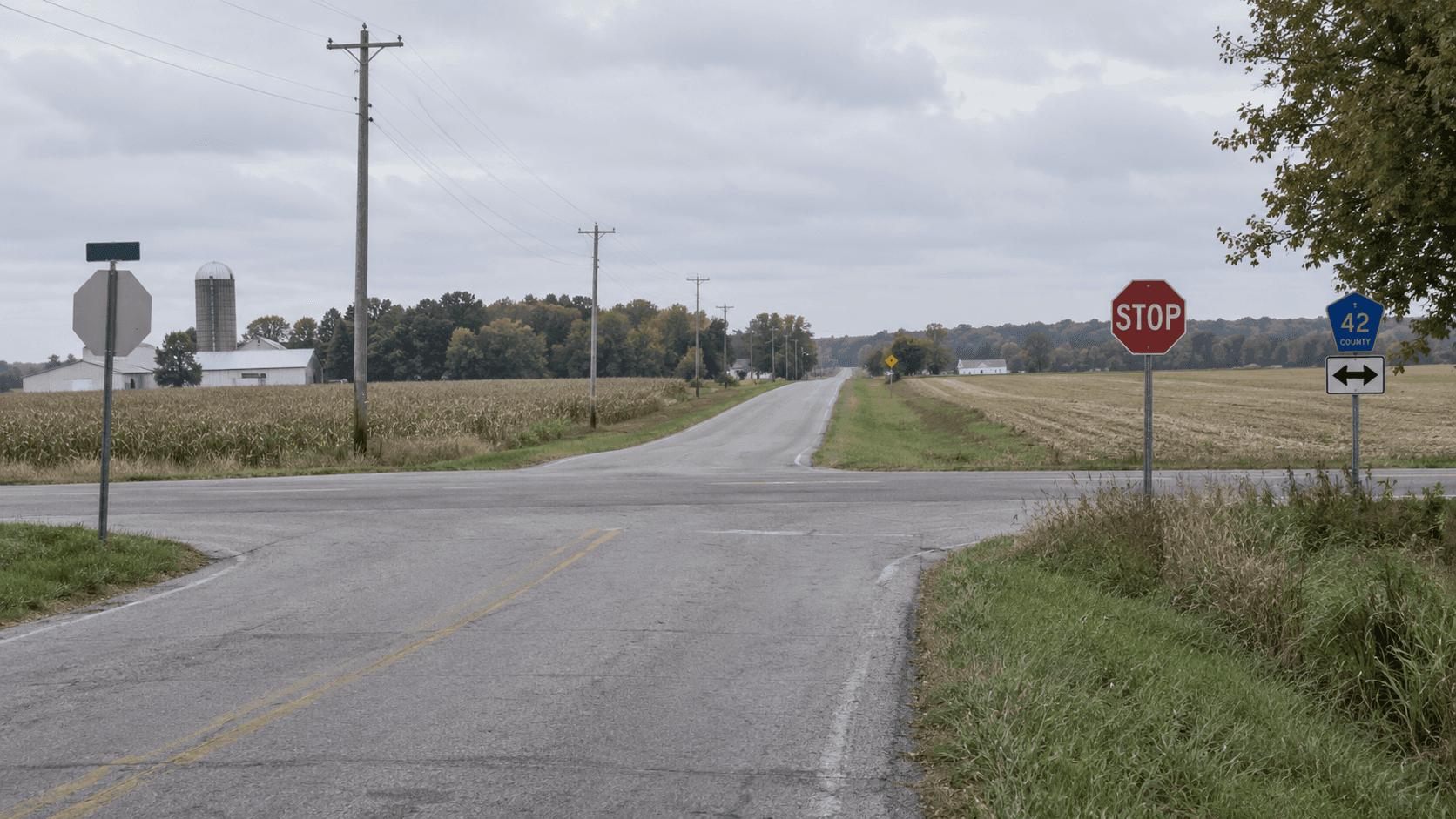 County-road intersection near Reynolds in White County, representing the location of the two-vehicle injury crash.