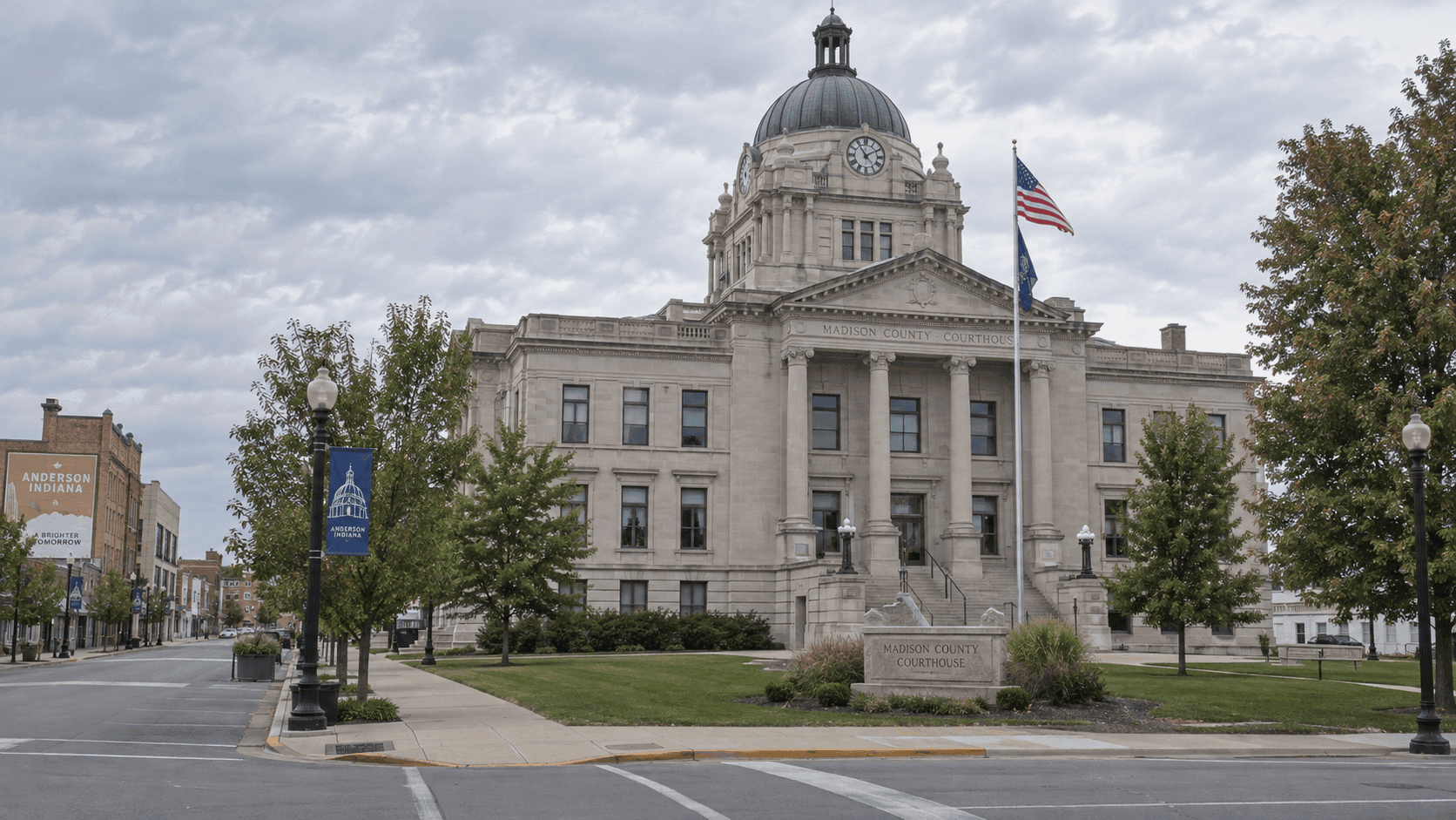 Entorno del juzgado de Madison County en Anderson, Indiana, que brinda contexto local sobre la condena por asesinato derivada del tiroteo de South Madison Avenue.