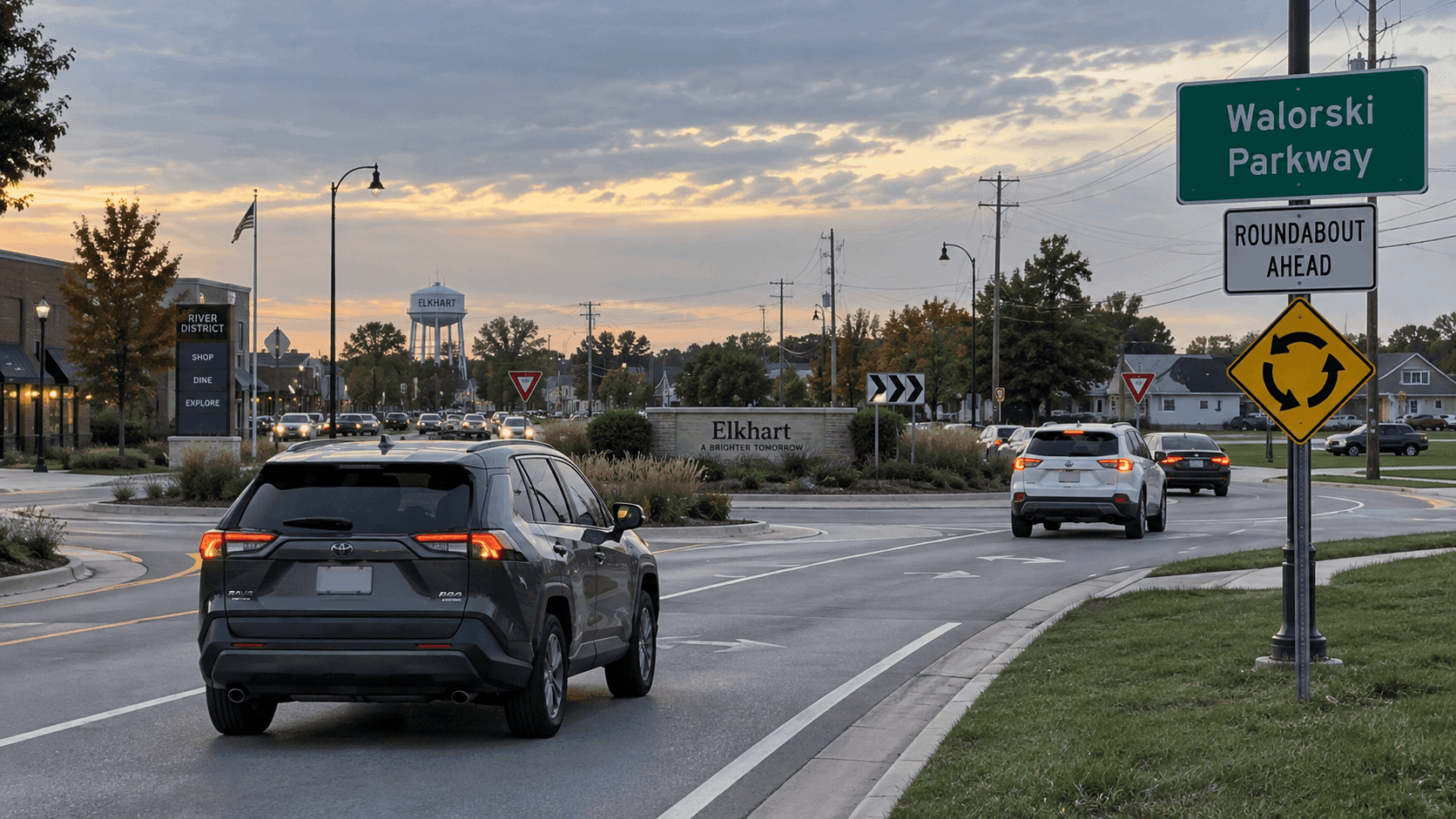 Walorski Parkway cerca de una rotonda en Elkhart, Indiana, donde dos conductores resultaron heridos en un choque presuntamente causado por no ceder el paso.