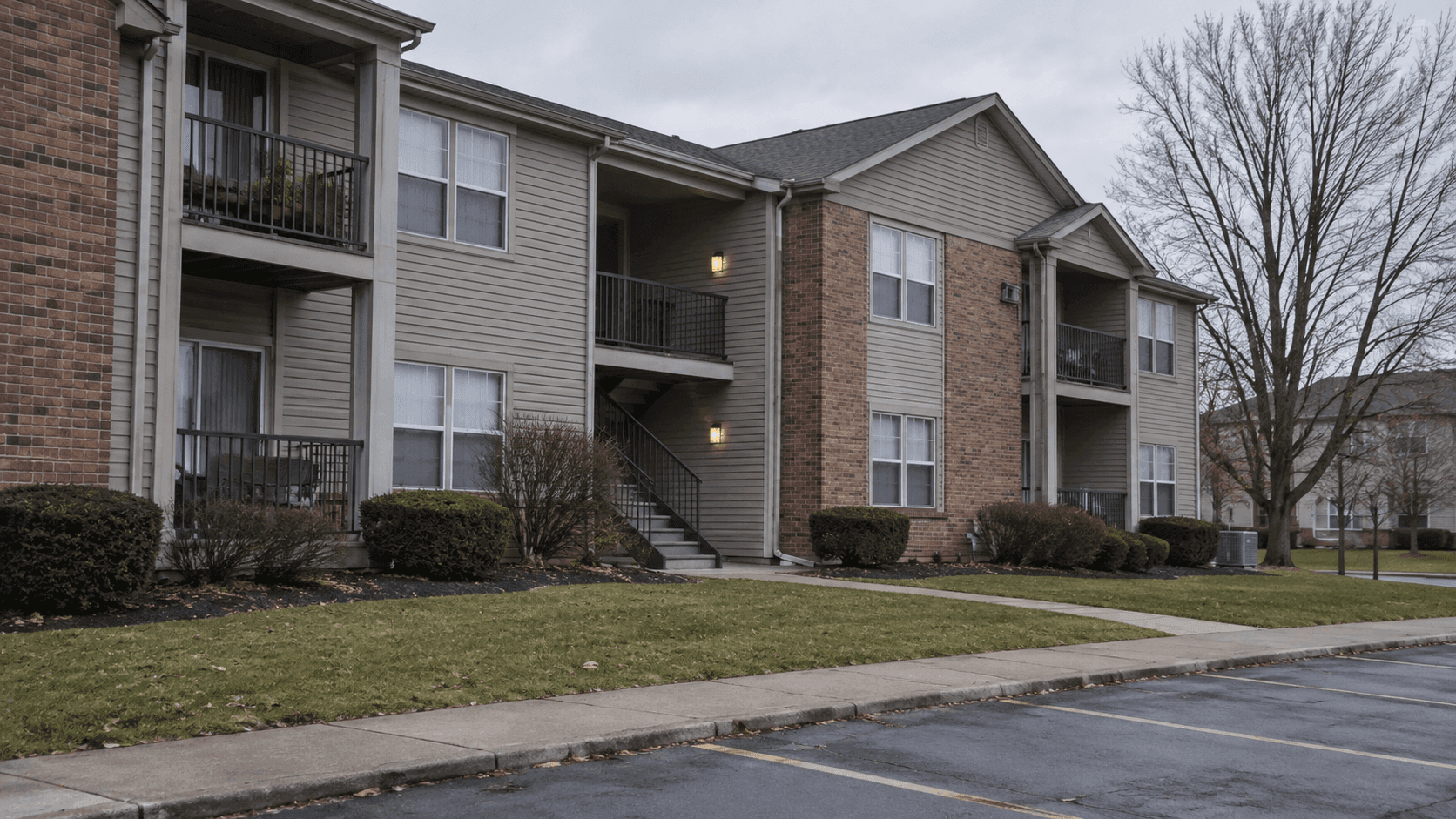 Apartment building exterior in Fort Wayne, Indiana, representing reporting about the fatal shooting of Kelvin Andre Topps and the resulting criminal charges.