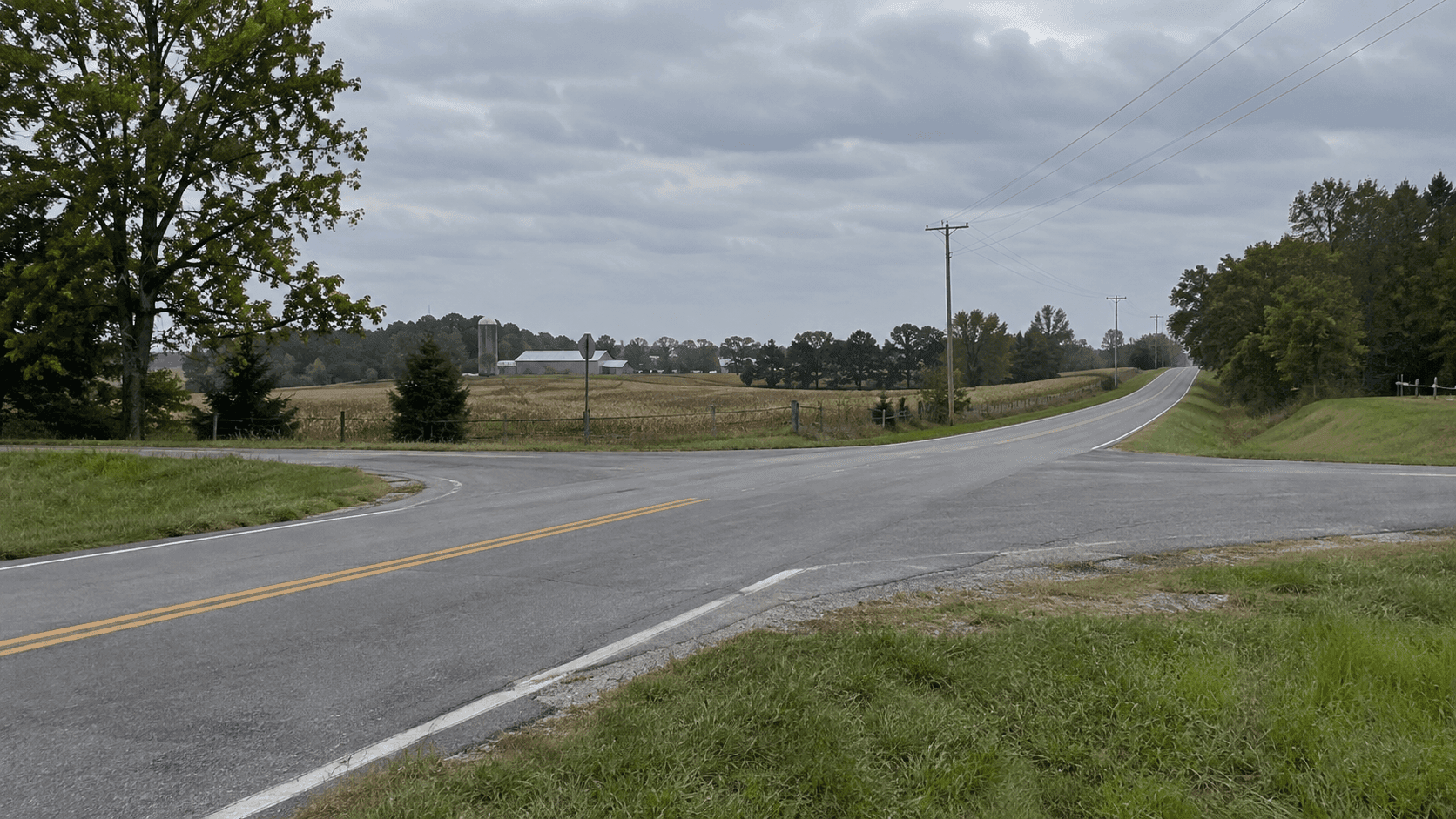 State-road and county-road intersection scenery near Cross Plains in Ripley County, providing context for the reported two-vehicle crash near State Road 129 and County Road 800 South.