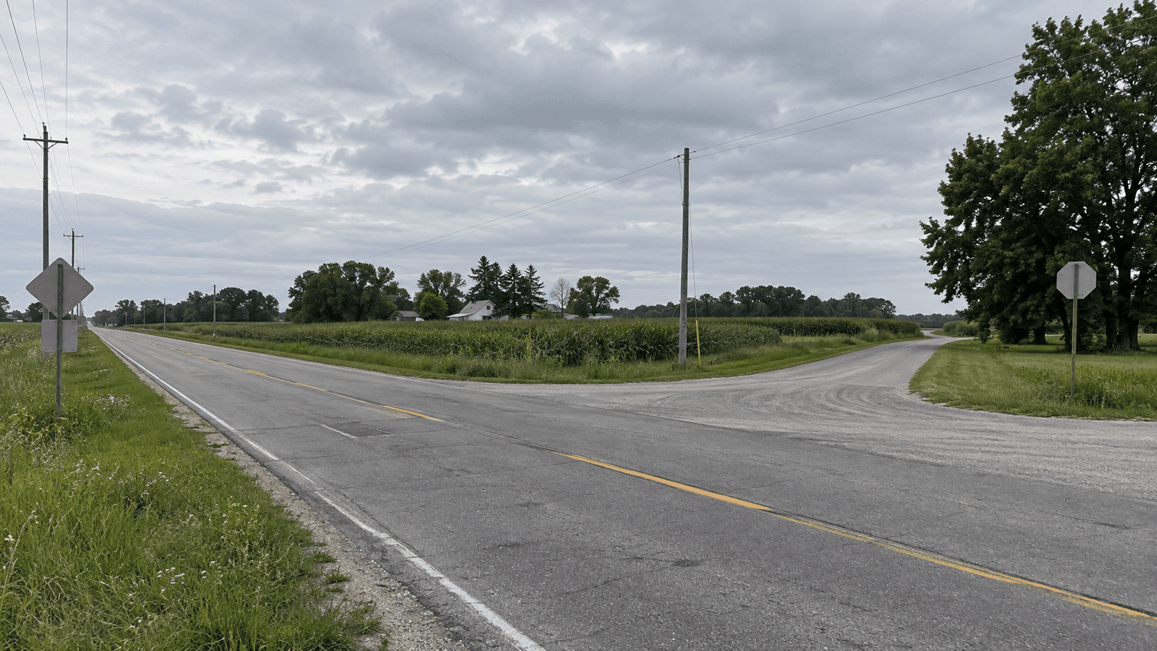 County-road intersection near Pierceton in Kosciusko County, representing the reported crash at Old Road 30 and County Road 650 East.