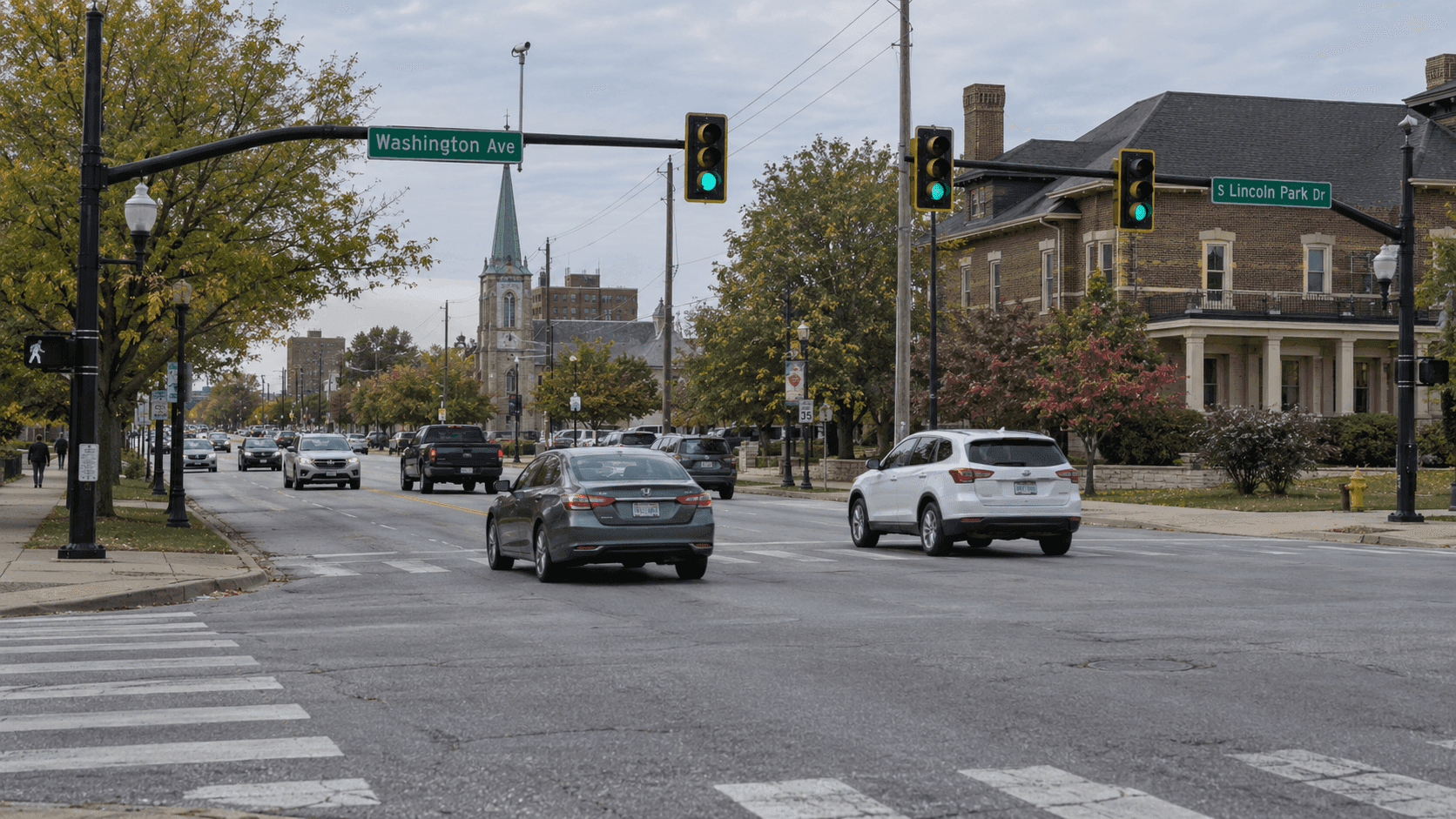 Washington Avenue and South Lincoln Park Drive in Evansville, the intersection where a hit-and-run crash injured a driver.
