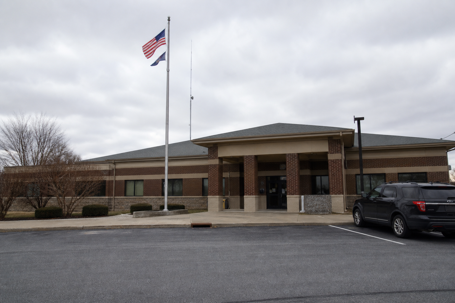 County law-enforcement office exterior representing the Knox County investigation into the U.S. 50 crash near Vincennes.