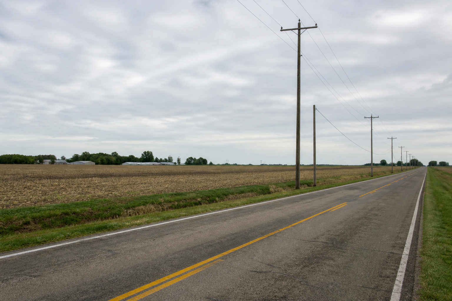 A Wells County road and surrounding fields illustrate the location of the County Road 200 West fatal crash.