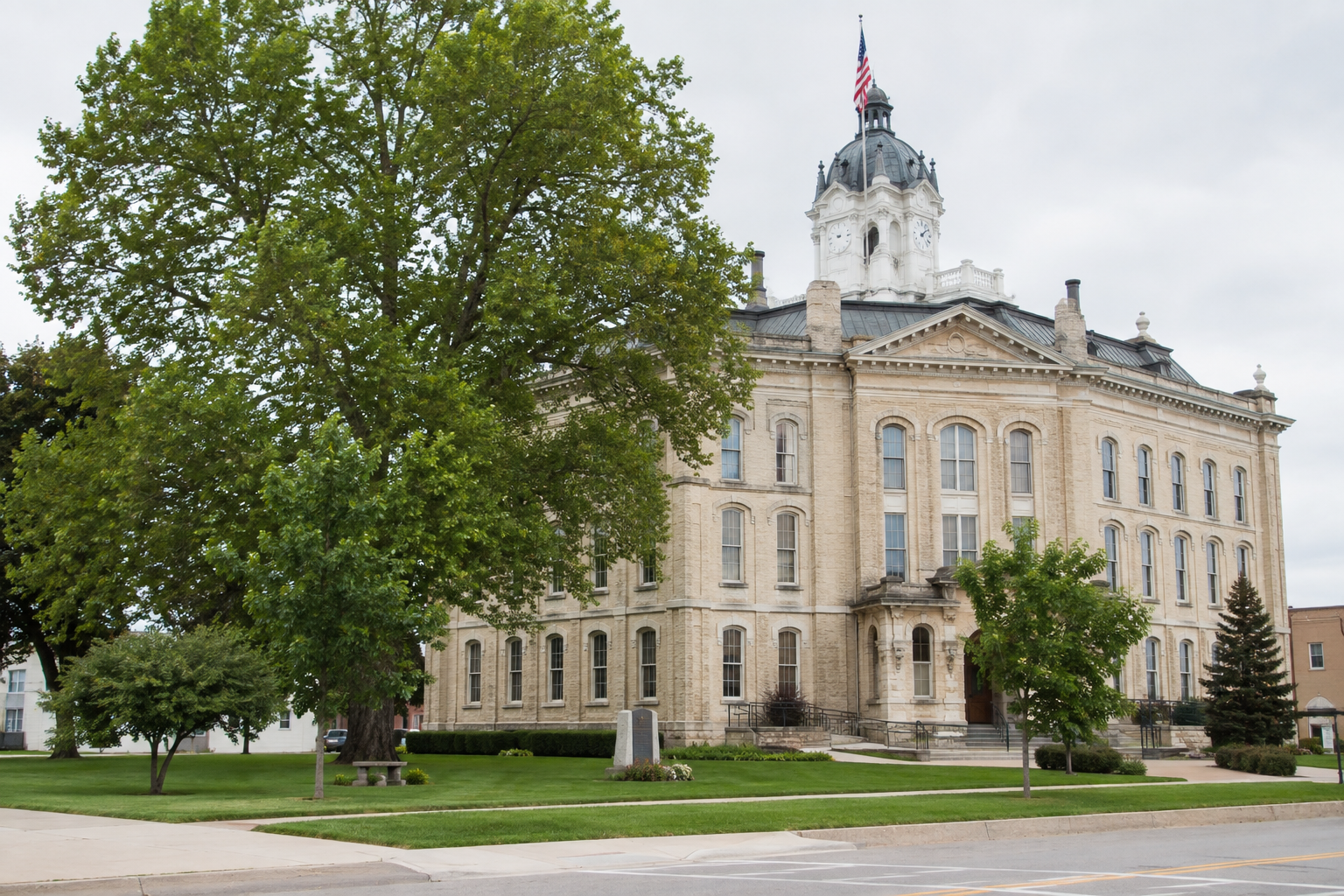 A county courthouse exterior representing legal proceedings and filing deadlines in Morgan County, Indiana.