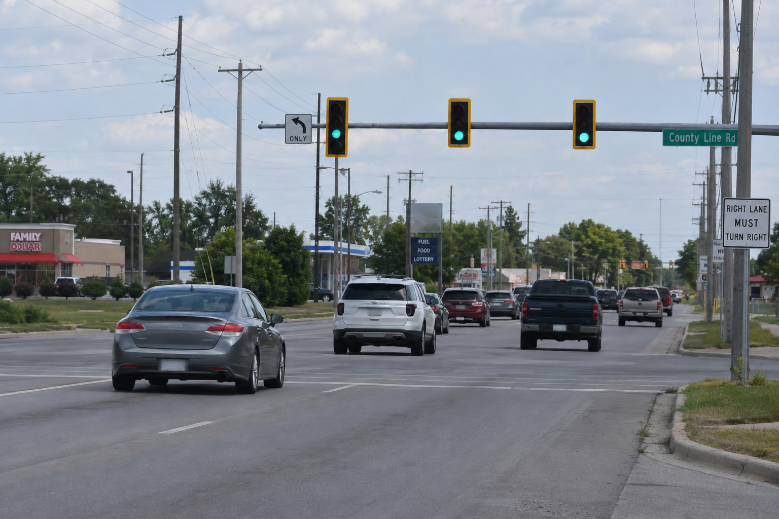 Traffic signal at an Indiana intersection, relevant to the reported red light crash at U.S. 30 and County Road 150 West in Warsaw.