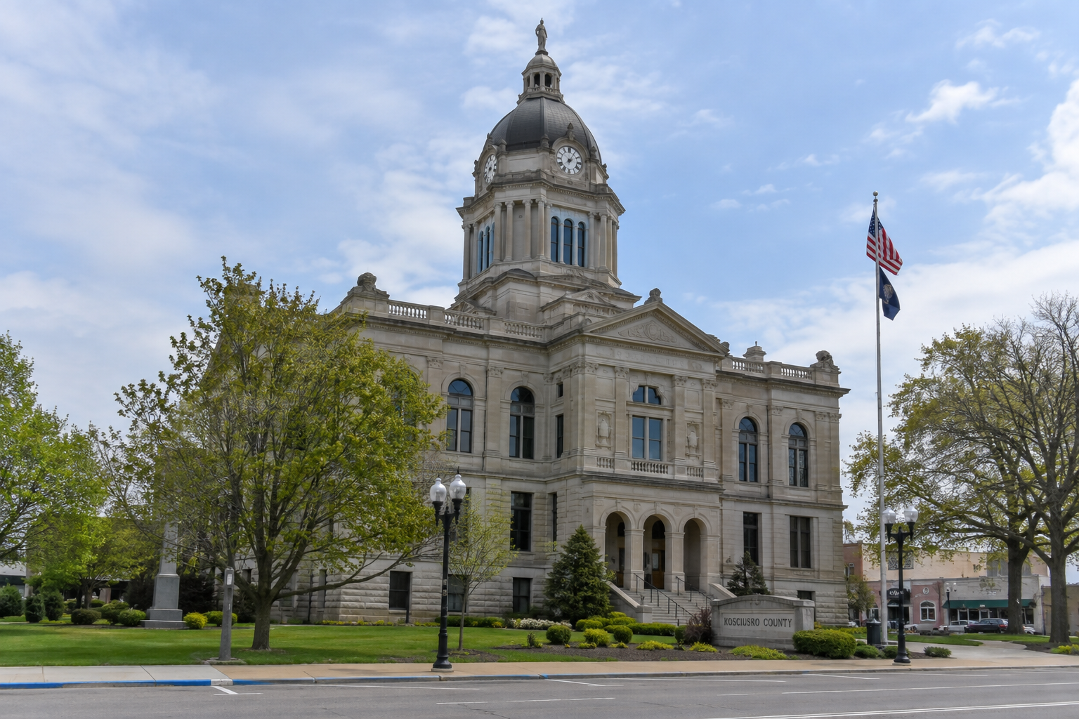 Kosciusko County courthouse in Warsaw, relevant to legal and venue questions after a local traffic crash.