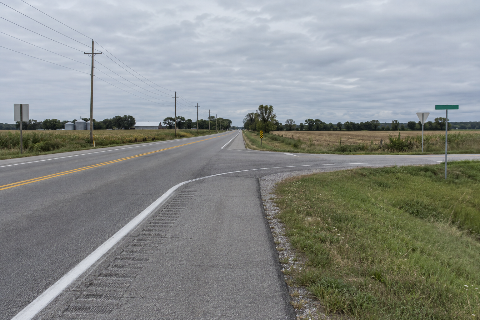 Indiana highway and county-road junction illustrating the type of route involved in the pursuit through Miami, Fulton, and Marshall counties.