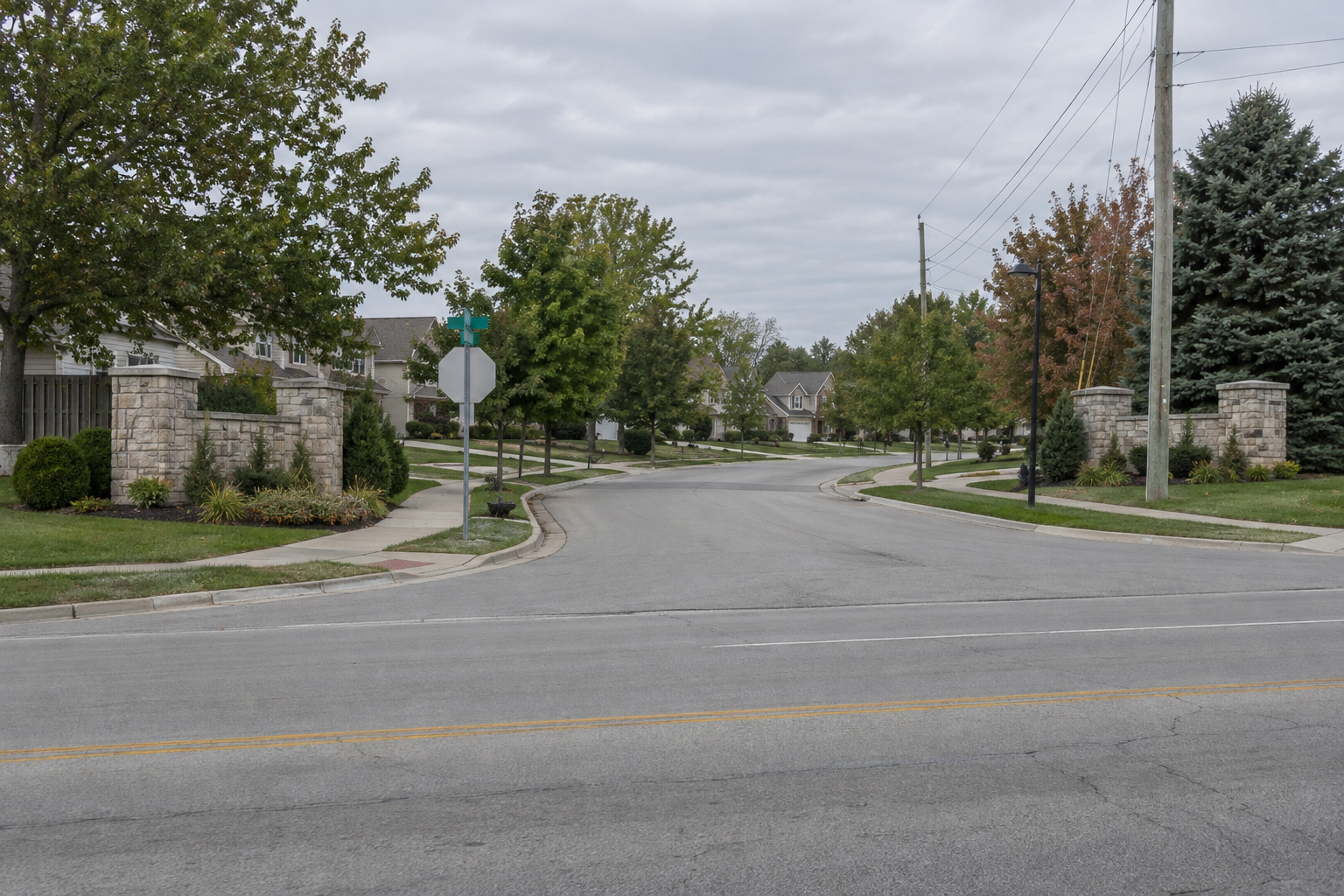 Residential roadway setting in Indianapolis similar to the area where the fatal rideshare passenger shooting was reported.