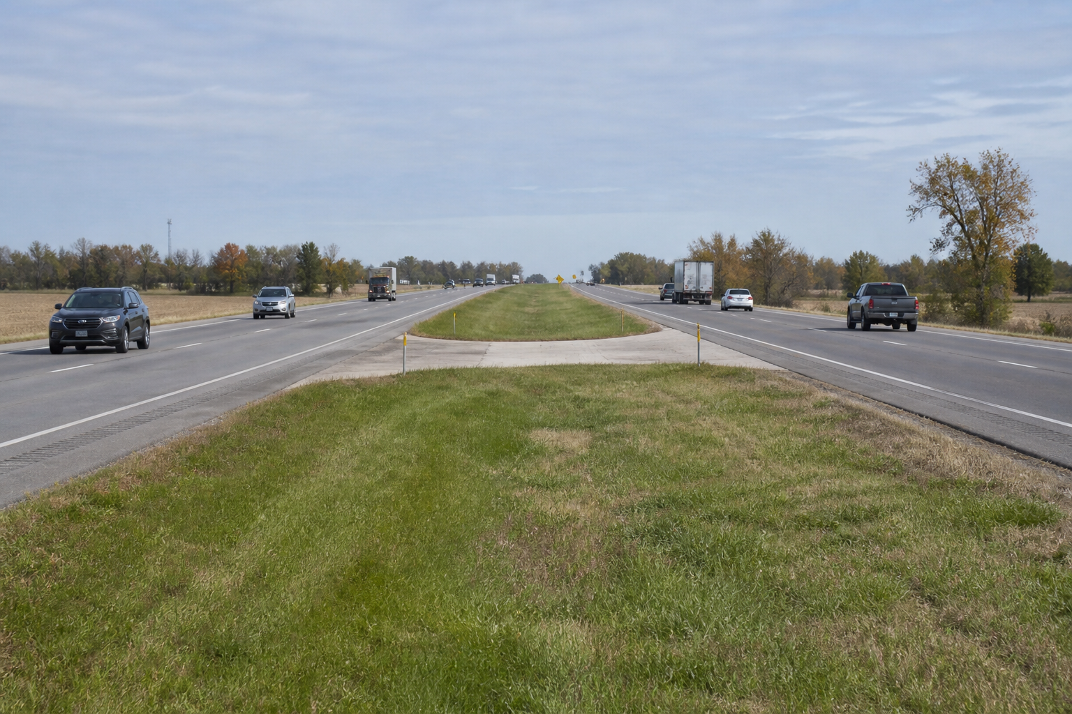 Median crossover and sightlines along U.S. 30 near Warsaw, relevant to the Kosciusko County intersection crash.