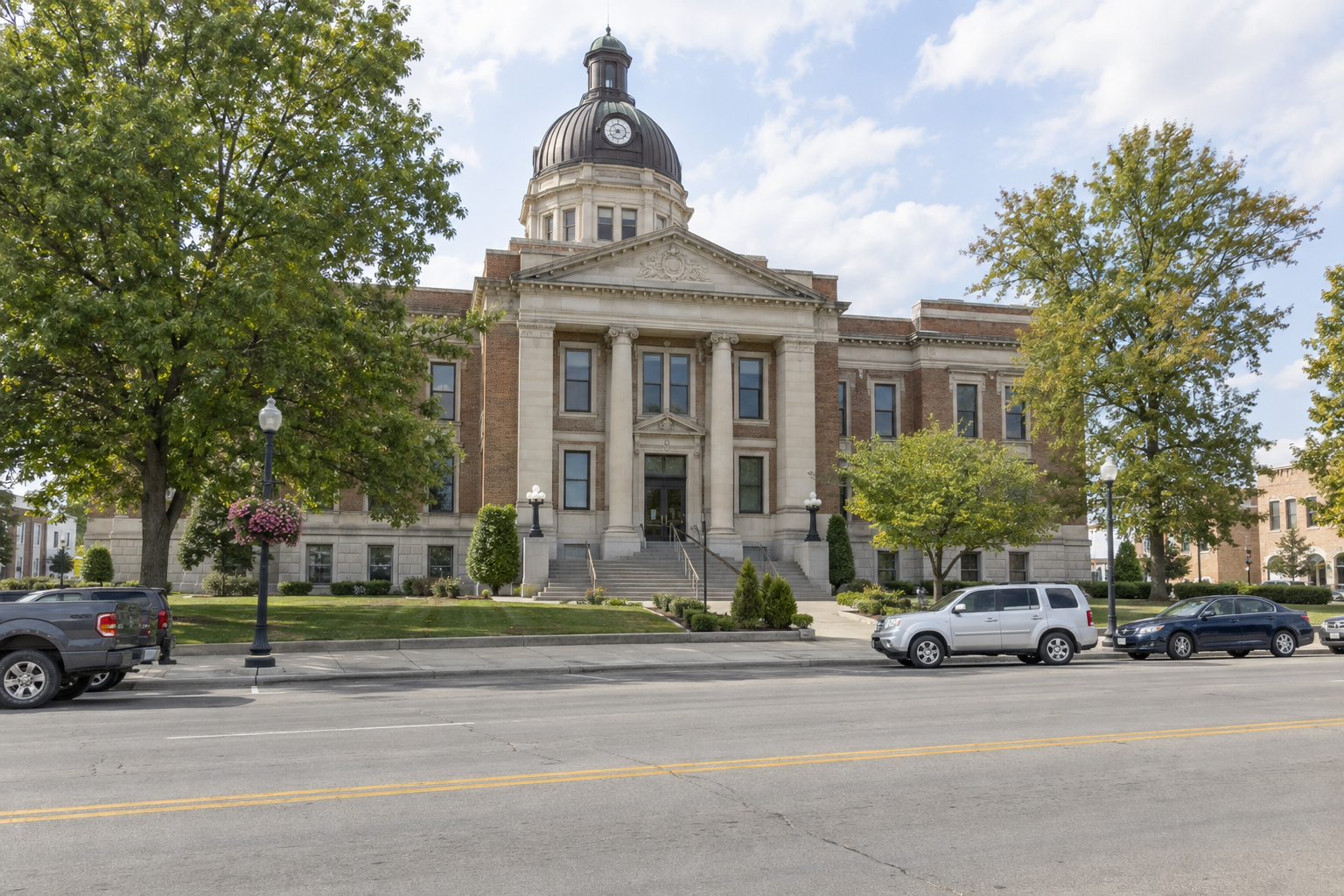 A northern Indiana county courthouse exterior representing the local legal setting for an Elkhart County injury claim.