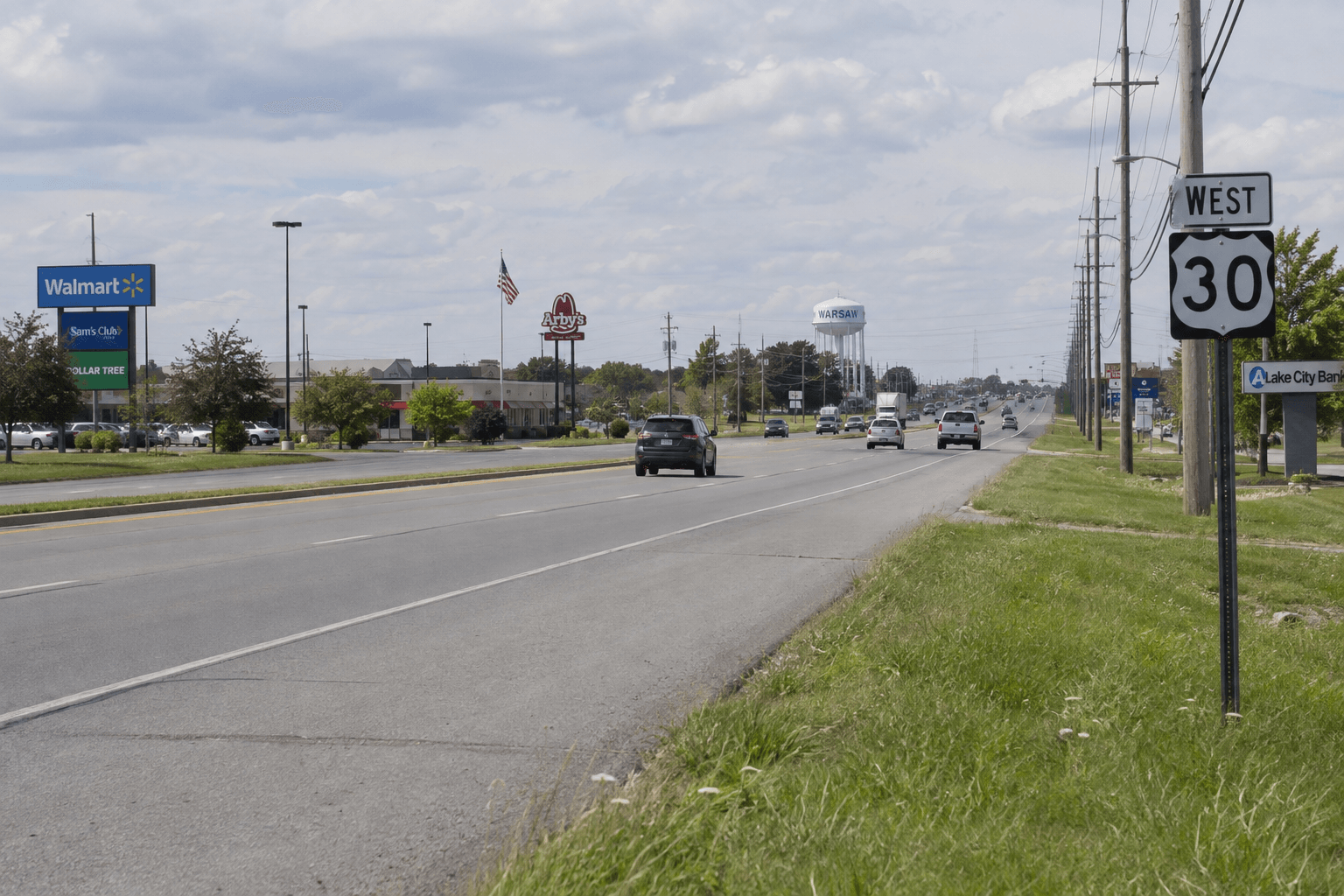 Roadside view of U.S. 30 in Warsaw, Indiana, near the location of the reported rear-end crash.