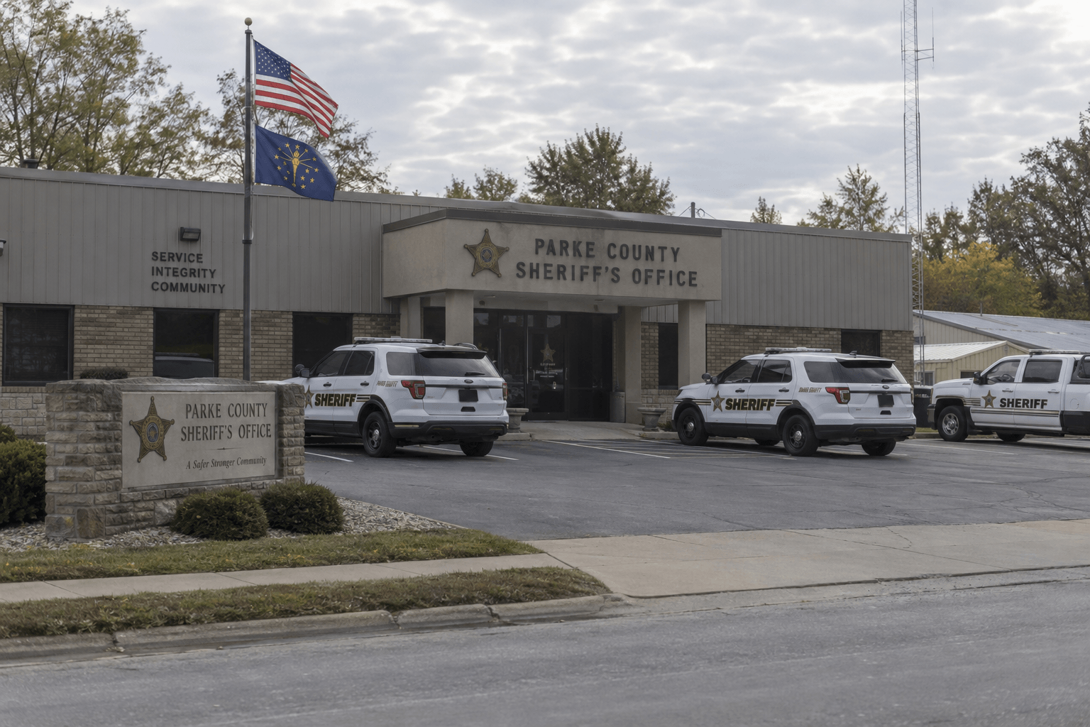 Sheriff's office exterior representing the Parke County investigation into the U.S. 36 motorcycle crash.