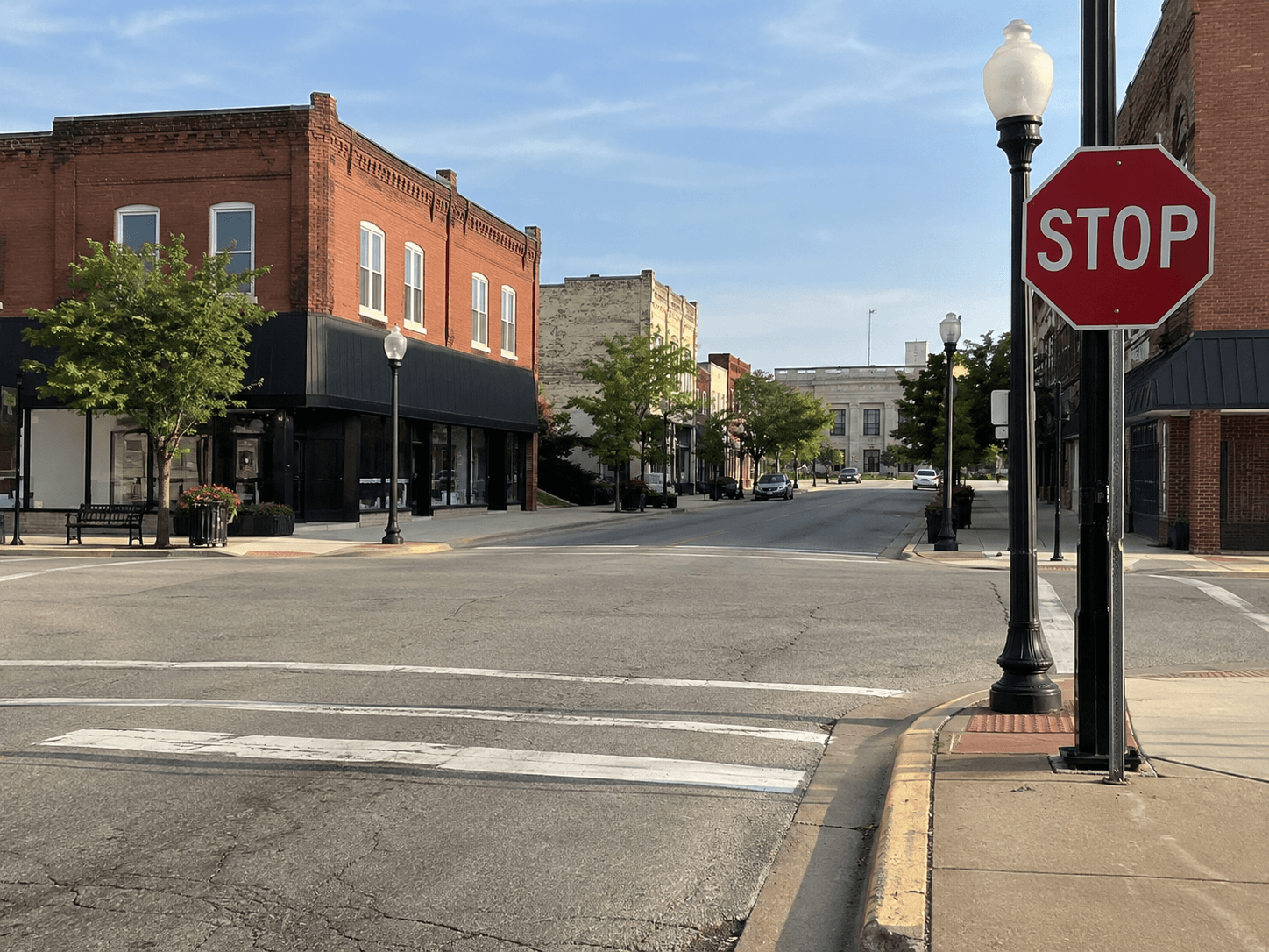 Downtown Warsaw intersection setting relevant to the crash at W. Market Street and S. Washington Street.