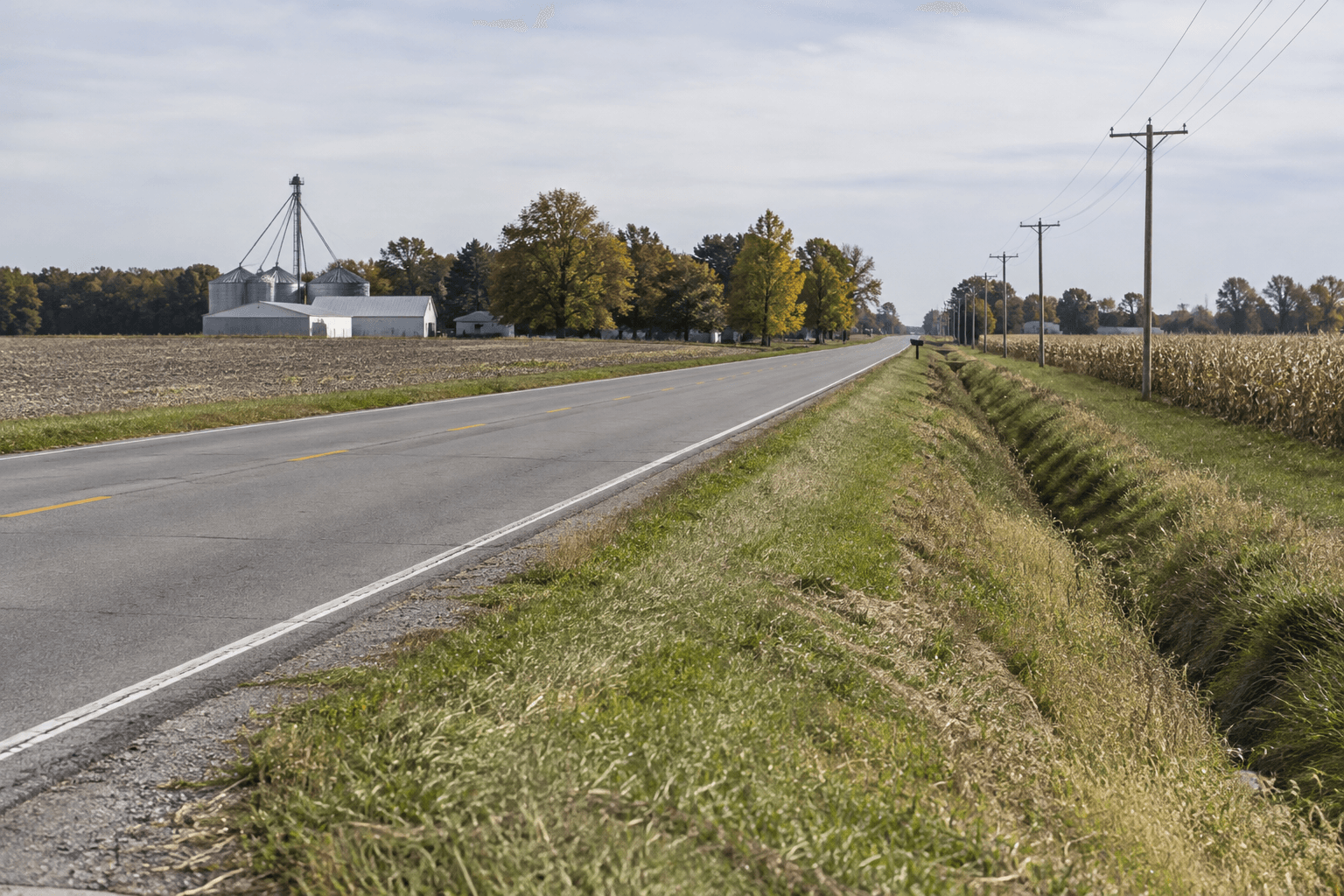 Roadside shoulder in rural Boone County, relevant to the reported pedestrian collision near Jamestown.