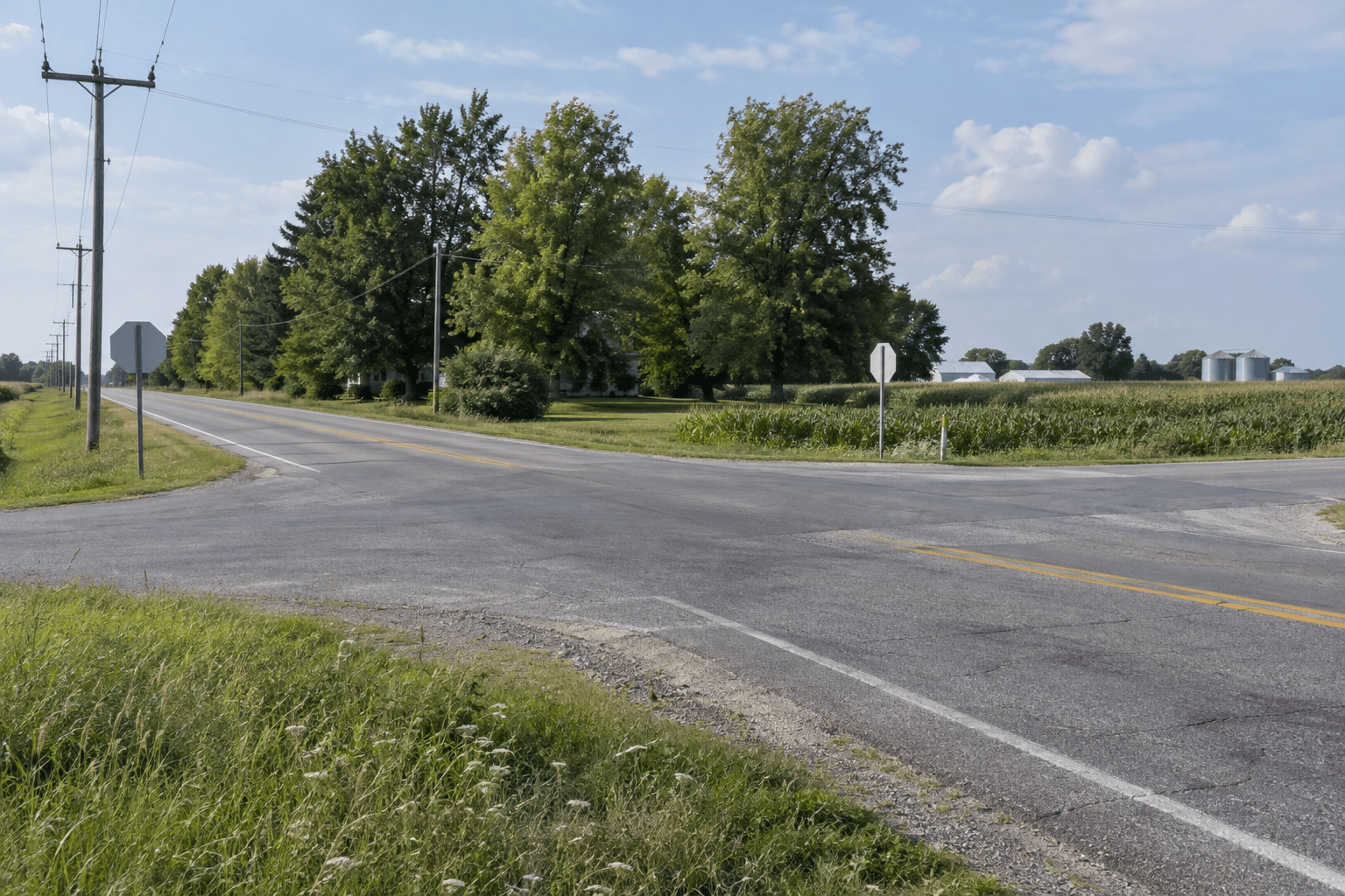 Roadway near Pierceton in Kosciusko County, where a driver was hurt in a reported left-turn crash.