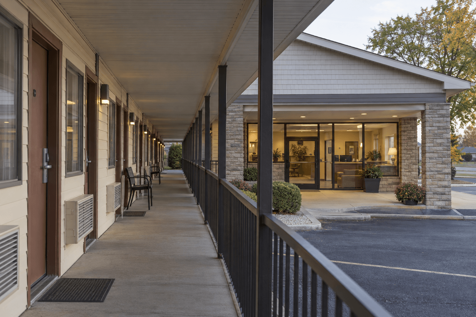 Empty motel entrance in Plymouth, Indiana, illustrating the setting of the reported North Michigan Street incident.