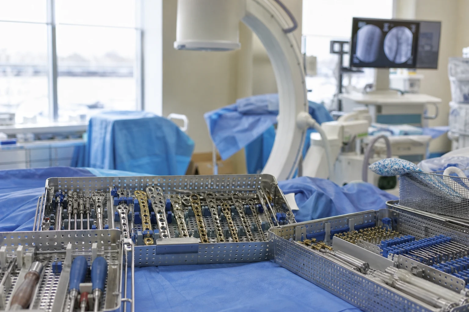Fort Wayne fracture injury scene — trauma tray